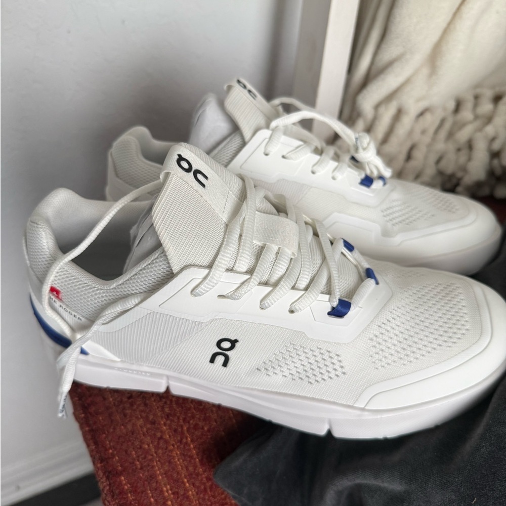 Oncloud Roger Spin White Athletic Sneakers with Blue Accents
